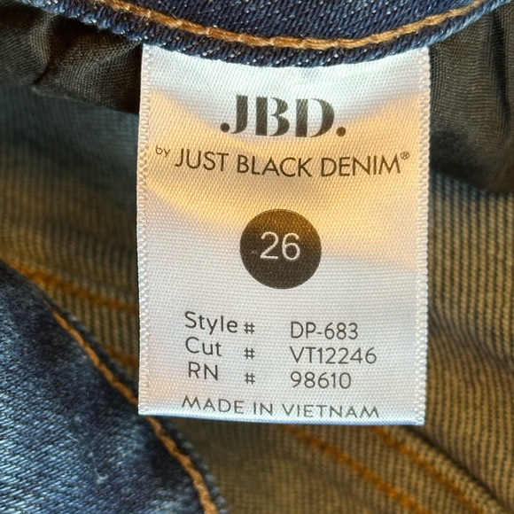 JBD | High Rise Cropped Wide Leg Jeans Raw Hem, Size 26 - Picture 8 of 13